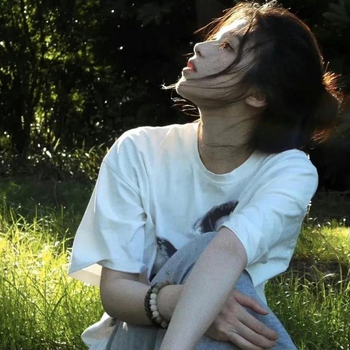 黑影窥窗